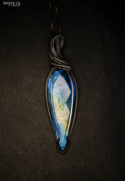 Sterling Silver Blue Labradorite necklace